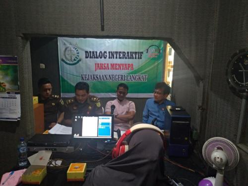 Dialog Interaktif Jaksa Menyapa Di Radio Anggraini Kalamaira FM